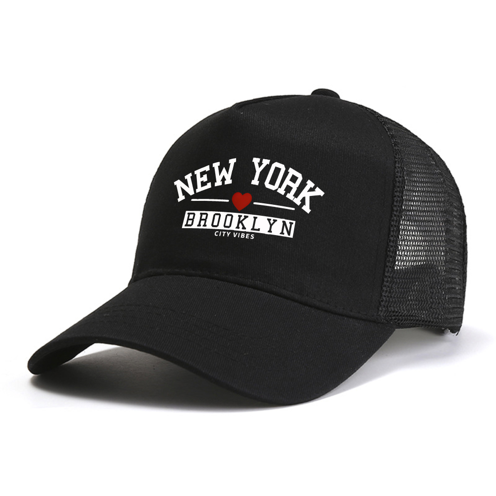 Street Fashion In New York - New York Brooklyn City baseballpet Dames