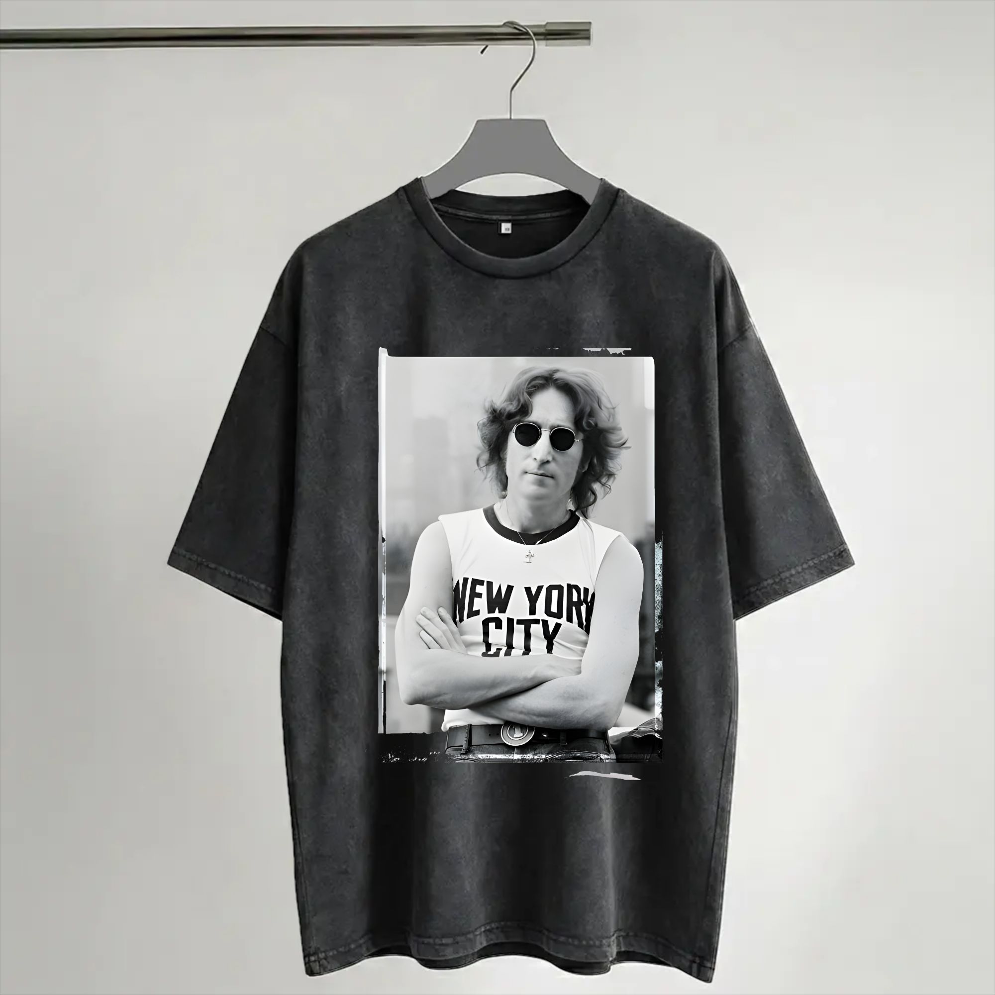 Street Fashion In New York - Harajuku gewassen shirt John Lennon 1972